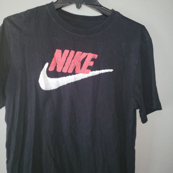 Nike Sportswear Crew Shirt Men's Short Sleeve Black University Red/White Medium - Picture 2 of 9